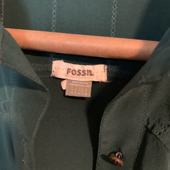 SILK Fossil button down size Small - Picture 3 of 3